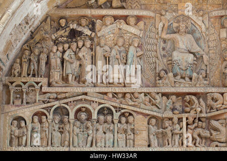 Jüngsten Gericht. Detail der romanischen Tympanon des Hauptportals von der Abtei Kirche der Heiligen Fides (dieAbbatiale Sainte-Foy de Conques) in Conques, Aveyron, Frankreich. Stockfoto