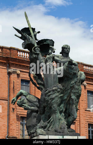 Monument Aux Morts de Montauban des französischen modernistischen Bildhauers Antoine Bourdelle in Montauban, Tarn-et-Garonne, Frankreich. Das Denkmal für die gefallenen im deutsch-französischen Krieg (1870-1871) wurde in 1898 bis 1900 modelliert und im Jahre 1902 errichtet. Stockfoto