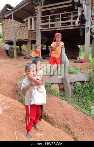 Luang Namtha SPR, Laos-Oktober 6, 2015: die Akha Bergstämme sind eine ethnische Minderheit, Leben in den Bergen zwischen E.Myanmar-N.Thailand-W.Laos-S.Chi Stockfoto