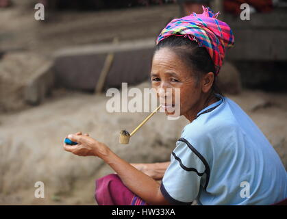 Luang Namtha SPR, Laos-Oktober 6, 2015: die Akha Bergstämme sind eine ethnische Minderheit, Leben in den Bergen zwischen E.Myanmar-N.Thailand-W.Laos-S.Chi Stockfoto