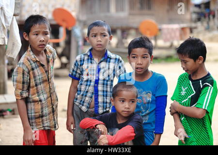 Luang Namtha SPR, Laos-Oktober 6, 2015: die Akha Bergstämme sind eine ethnische Minderheit, Leben in den Bergen zwischen E.Myanmar-N.Thailand-W.Laos-S.Chi Stockfoto