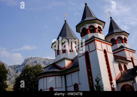 Die orthodoxe Kirche in der Stadt Rimetea, im Kreis Alba, Siebenbürgen, Rumänien, in der Nähe des Berges Piatra Secuiului Stockfoto