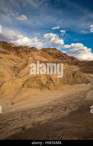 Menschen, Touristen, Besucher, Künstler-Palette, Artist Drive, schwarze Berge, Death Valley Nationalpark, Death Valley, Kalifornien Stockfoto