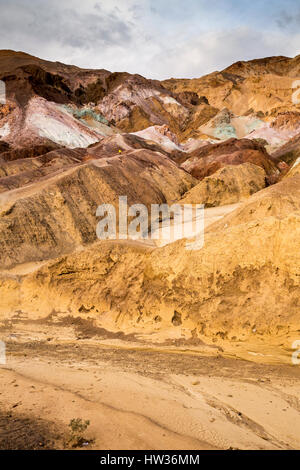 Menschen, Touristen, Besucher, Künstler-Palette, Artist Drive, schwarze Berge, Death Valley Nationalpark, Death Valley, Kalifornien Stockfoto