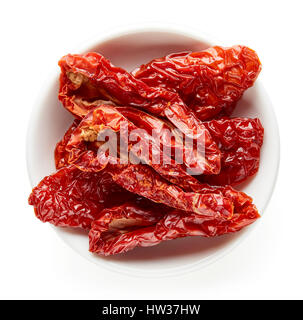 Schüssel mit getrockneten Tomaten, isolated on White, Ansicht von oben Stockfoto