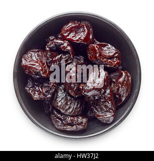 Schüssel mit Pflaumen isoliert auf weißem Hintergrund, Ansicht von oben Stockfoto