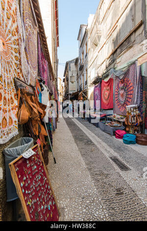 Granada, Spanien - 12. März 2017: Typisch arabisch Shop im historischen Zentrum von Granada, Spanien Stockfoto