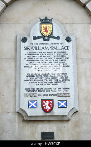 London England, UK. Denkmal für Sir William Wallace an der Außenwand der St.-Bartholomäus Krankenhaus, West Smithfield.  "Der unsterbliche Gedenken an Sir W Stockfoto