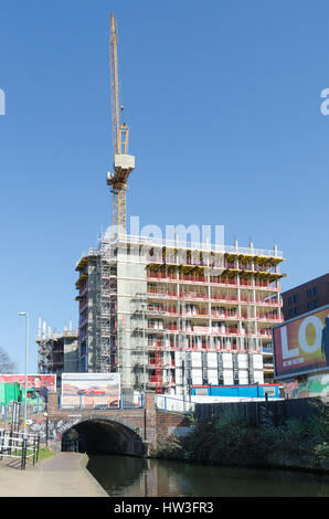 Neubauwohnungen in Bagot Street in Birmingham Gunmaking Viertel gebaut Stockfoto