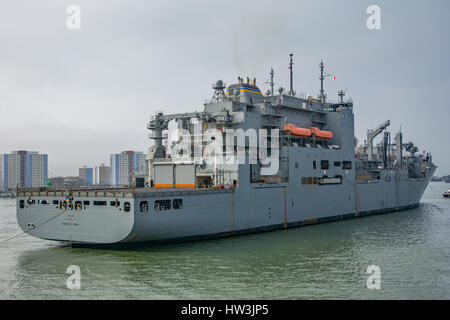 USNS Robert E Peary (T-AKE-5) ein United States Navy Schiff zur Versorgung in Portsmouth, Großbritannien am 18. März 2017. Stockfoto