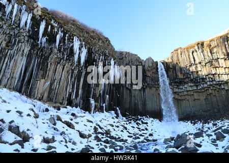 Wasserfall Svartifoss, Skaftafell, Vatnajoekull Nationalpark, Island Stockfoto