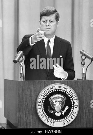 US-Präsident John F. Kennedy führt Pressekonferenz in Washington D.C. auf Mittwoch, 1. März 1961 Credit: Arnie Sachs / CNP /MediaPunch Stockfoto