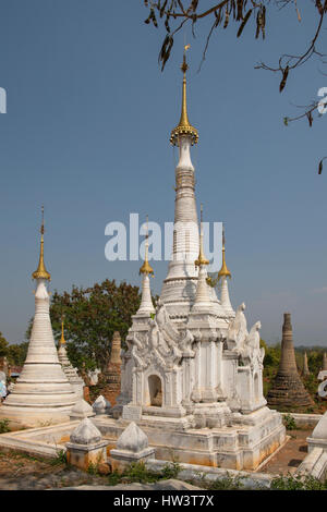 Weißer Stupa Inlay Shwe Inn Tain Pagode, Indein, Myanmar Stockfoto