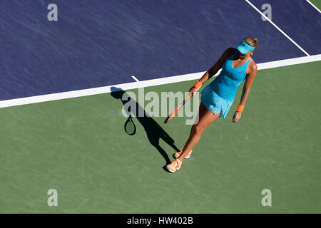 16. März 2017 öffnen Kristina Mladenovic Frankreichs in Aktion gegen Caroline Wozniacki Dänemark während der 2017 BNP Paribas in Indian Wells Tennis Garden in Indian Wells, Kalifornien. Charles Baus/CSM Stockfoto