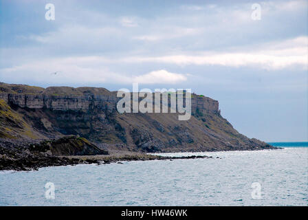 Chesil Beach, Portland, UK. 17. März 2017. Der robuste Isle of Portland gesehen von Chesil Beach, Portland, an einem kalten Frühlingstag Credit: Stuart Fretwell/Alamy Live-Nachrichten Stockfoto