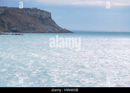 Chesil Beach, Portland, UK. 17. März 2017. Das Meer sieht wie poliertes Silber von Chesil Beach, Portland, an einem kalten Frühlingstag Credit gesehen: Stuart Fretwell/Alamy Live-Nachrichten Stockfoto