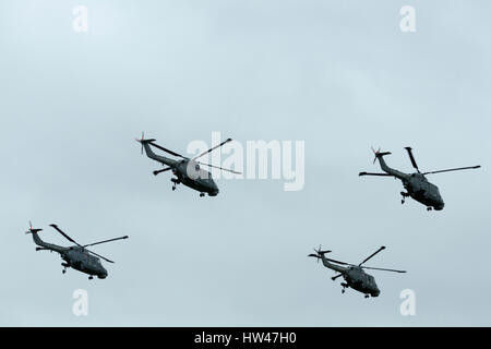 Boscombe Down, Wiltshire, UK. 17. März 2017. Als Grundlage der endgültigen Durchflug von vier Hubschrauber der Royal Navy Lynx Mk.8 von 815 Naval Air Squadron RNAS Yeovilton vor seiner offiziellen Stilllegung am 23. März 2017. Die Hubschrauber waren die kurz vor dem Ende einer fünfstündigen Überflug über Südengland im Laufe des Tages. Bildnachweis: John Eccles/Alamy Live-Nachrichten Stockfoto