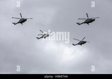 Boscombe Down, Wiltshire, UK. 17. März 2017. Als Grundlage der endgültigen Durchflug von vier Hubschrauber der Royal Navy Lynx Mk.8 von 815 Naval Air Squadron RNAS Yeovilton vor seiner offiziellen Stilllegung am 23. März 2017. Die Hubschrauber waren die kurz vor dem Ende einer fünfstündigen Überflug über Südengland im Laufe des Tages. Bildnachweis: John Eccles/Alamy Live-Nachrichten Stockfoto