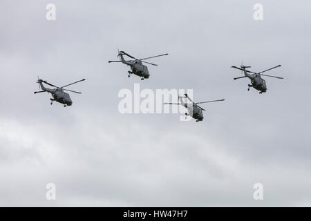 Boscombe Down, Wiltshire, UK. 17. März 2017. Als Grundlage der endgültigen Durchflug von vier Hubschrauber der Royal Navy Lynx Mk.8 von 815 Naval Air Squadron RNAS Yeovilton vor seiner offiziellen Stilllegung am 23. März 2017. Die Hubschrauber waren die kurz vor dem Ende einer fünfstündigen Überflug über Südengland im Laufe des Tages. Bildnachweis: John Eccles/Alamy Live-Nachrichten Stockfoto