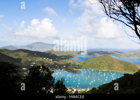 Luftaufnahme der Segelschiffe in Sanders Bay, Charlotte Amalie, St. John, Amerikanische Jungferninseln Stockfoto