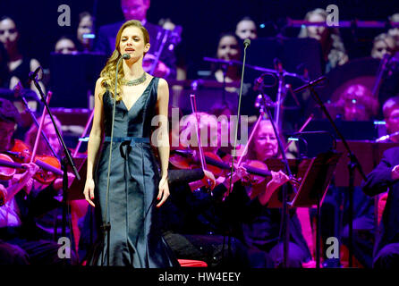 Andrea Bocelli tritt bei der American Airlines Arena mit: Elisa Balbo wo: Miami, Florida, USA bei: 13. Februar 2017 Stockfoto