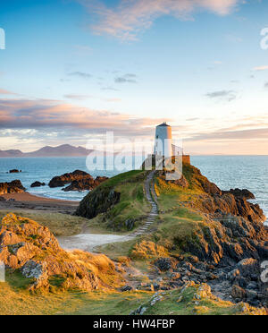 Atemberaubend schöne Insel Llanddwyn auf der Küste von Anglesey in Nord-Wales Stockfoto