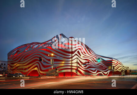 Außenansicht des Petersen Automotive Museum, Los Angeles, Kalifornien, USA. Stockfoto