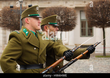 Wechsel der Wache, Presidential Palace Sandor Budaer Burgviertel Hill. Budapest Ungarn, Südost-Europa Stockfoto