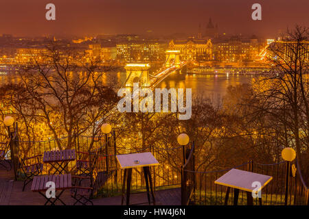 Kettenbrücke über die Donau von Castle Hill Viertel gesehen. Budapest Ungarn, Südost-Europa Stockfoto