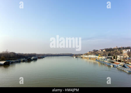 Blick nach Belgrad von Branko Brücke über den Fluss Sava Stockfoto
