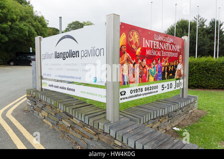 Schild am Eingang des Llangollen International Eisteddfod Veranstaltungsort Royal Pavillon eine traditionelle Volksmusik Festival Stockfoto