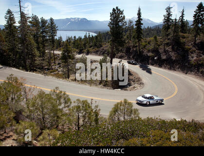 Mercedes 300SL Flügeltürer fahren auf einer Straße in der Nähe von Lake Tahoe, Kalifornien USA Stockfoto