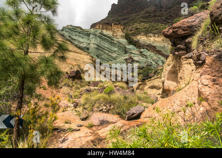 Farbige Felsschichten Los Azulejos, La Aldea de San Nicolas, Insel Gran Canaria, Kanarische Inseln, Spanien | farbige Felsformation Los Azulejos, La Stockfoto