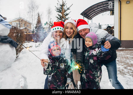 Große Familie feiert Weihnachten und Neujahr Stockfoto