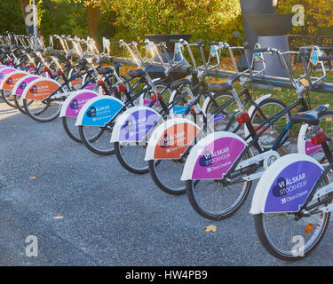 Reihe der Fahrräder in der Docking Station, Insel Skeppsholmen Stockholm, Schweden, Skandinavien Stockfoto