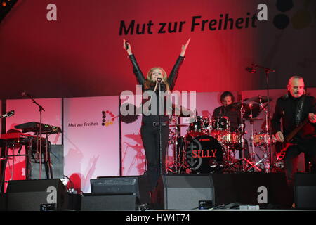 Berlin, Deutschland, 9. November 2014: Band Silly führt live auf der Bühne während der 25. Jahrestag des Falls der Berliner Mauer. Stockfoto