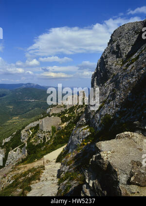 Chateau de Peyrepertuse, Französisch Pyrénées in der Ortschaft Duilhac-sous-Peyrepertuse, Département Aude, Frankreich Stockfoto