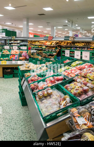 Morrisons innere Supermarkt Obst Gemüse Einzelhandel Lebensmittel Stockfoto