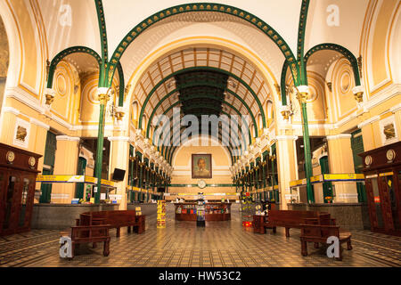 Ho-Chi-Minh-Stadt, Vietnam - 30 März: Saigon Central Post Office in der Nacht vom 30. März 2014, Ho-Chi-Minh-Stadt, Vietnam. Stockfoto