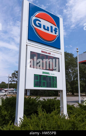 Gulf-Tankstelle melden Werbung niedrigen Gaspreise. Stockfoto