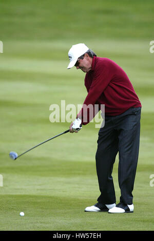 MARK MCNULTY Südafrika WENTWORTH GOLF CLUB VIRGINIA WATER ENGLAND 25. Mai 2002 Stockfoto