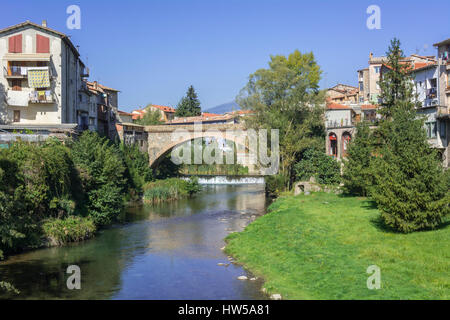 Landschaft-River-Brücke im Dorf von Ripoll, Katalonien, Spanien Stockfoto
