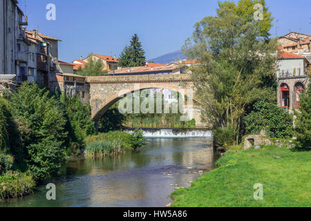 Landschaft-River-Brücke im Dorf von Ripoll, Katalonien, Spanien Stockfoto