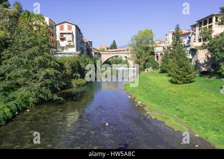 Landschaft-River-Brücke im Dorf von Ripoll, Katalonien, Spanien Stockfoto