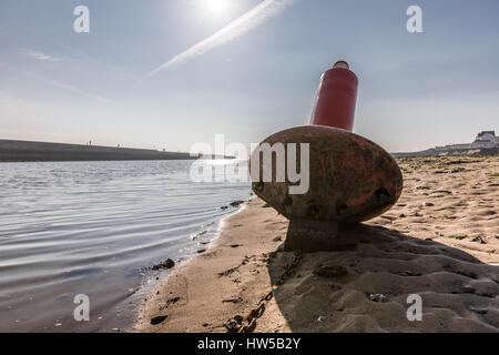 Boje am Eingang zum Hafen von Saint-Gilles Croix de Vie (Vendee, Frankreich) Stockfoto