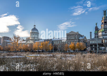 Altes Montreal Skyline mit Bonsecours Markt und Kapelle Notre-Dame-de-Bon-Secours - Montreal, Quebec, Kanada Stockfoto