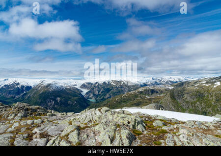 Schönen Sommer Blick auf verschneite Berge und Gletscher, Norwegen Stockfoto