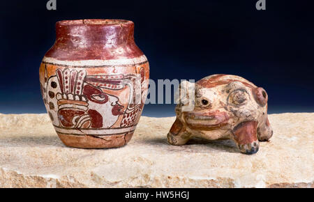 Maya-Pre Columbian Krieger Vase und Schildkröte gemacht um 600-1000 n. Chr. zu klappern. Stockfoto