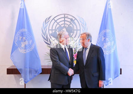 New York, USA. 17. März 2017. Der Minister für auswärtige Angelegenheiten der Republik Armenien, Edward Nalbandian traf heute in New York mit UN-Generalsekretär Guterres am Sitz der Organisation. Der Besuch des Ministers in den USA ist zum Gedenken an den 25. Jahrestag der Armeniens Mitgliedschaft in den Vereinten Nationen. Bildnachweis: Luiz Roberto Lima/Pacific Press/Alamy Live-Nachrichten Stockfoto