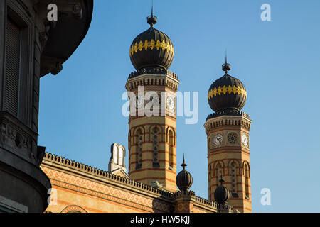 Dohány-Straße oder große jüdische Synagoge Nagy zsinagóga die zweitgrößte Synagoge der Welt Revival im maurischen Stil gebaut. Budapest Ungarn, Sou Stockfoto